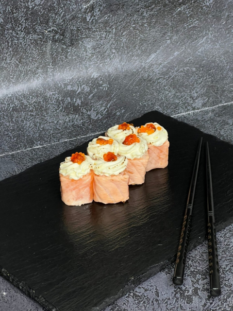 РОЛЛ ОПАЛЕННЫЙ ЛОСОСЬ "CREMETTE"