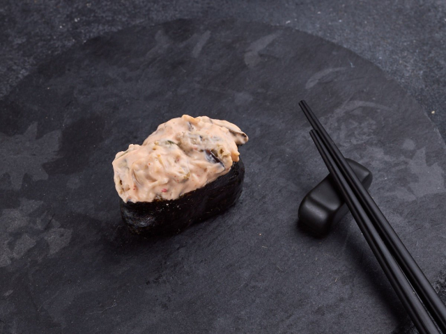 СУШИ ОСТРЫЕ С МИДИЯМИ