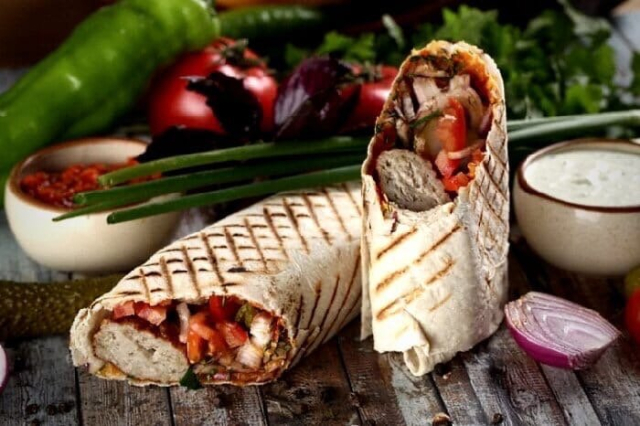 Ролл с люля из курицы