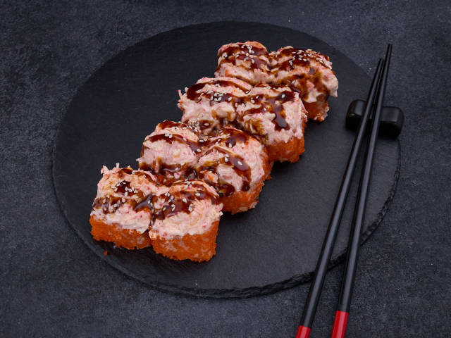 ЗАПЕЧЁННЫЙ РОЛЛ С ГРЕБЕШКОМ И КРЕВЕТКОЙ