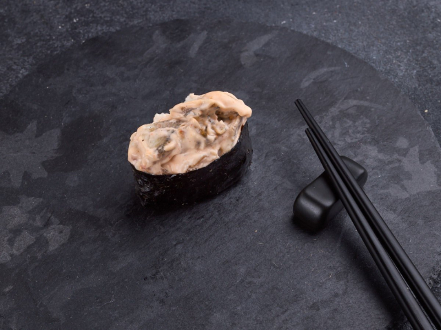 СУШИ ОСТРЫЕ С УГРЁМ