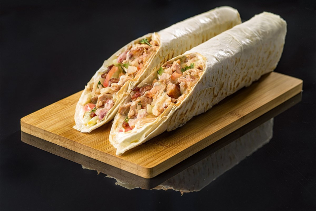 Шаверма в лаваше куриная