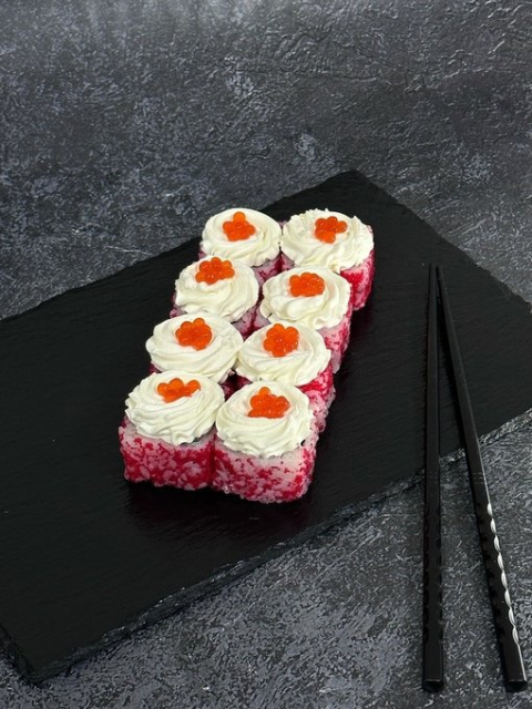 КАЛИФОРНИЯ СЛИВОЧНАЯ С КРАБОМ