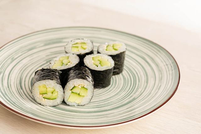 Ролл с огурцом