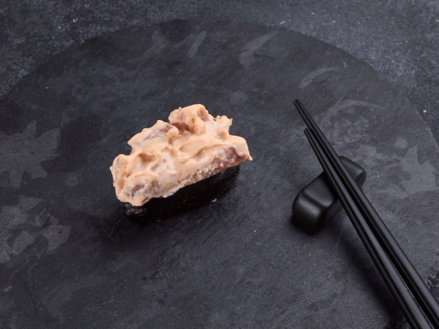 СУШИ ОСТРЫЕ С ТУНЦОМ