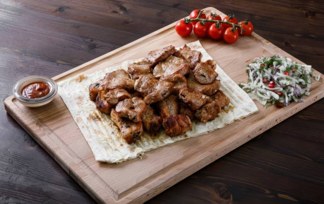 1 кг свиной шеи