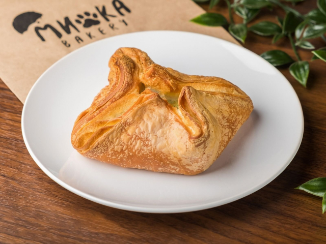 Турновер шпинат бекон