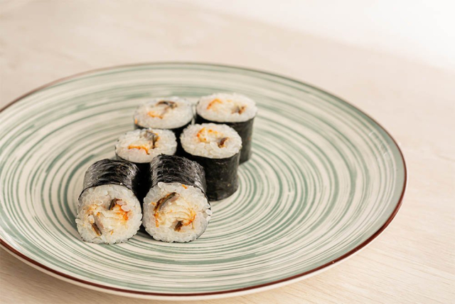 Ролл с угрем