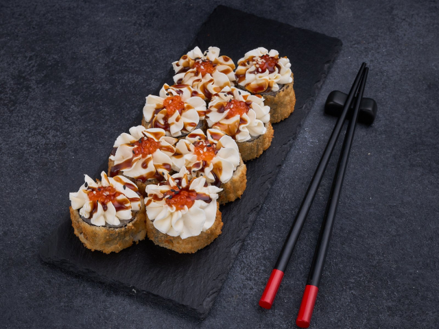 ЛОСОСЬ ТЕМПУРА С СЛИВОЧНЫМ СЫРОМ