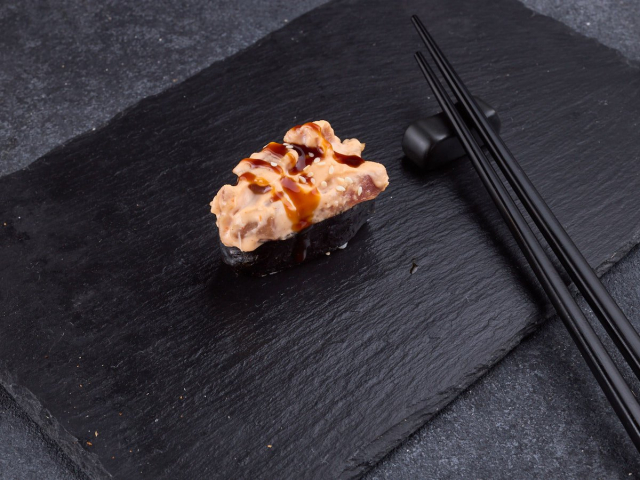 СУШИ ЗАПЕЧЁННЫЕ С ТУНЦОМ