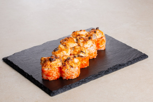 Ролл с угрем и окунем